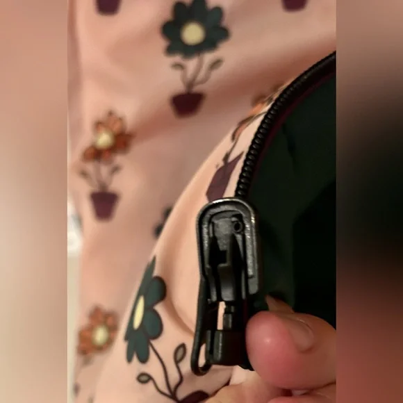 PACSUN Girls Reversible Puffer Vest - Picture 5 of 8